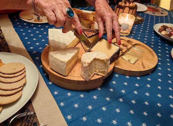 Round bamboo cheese board with grapes and cheese — view 3