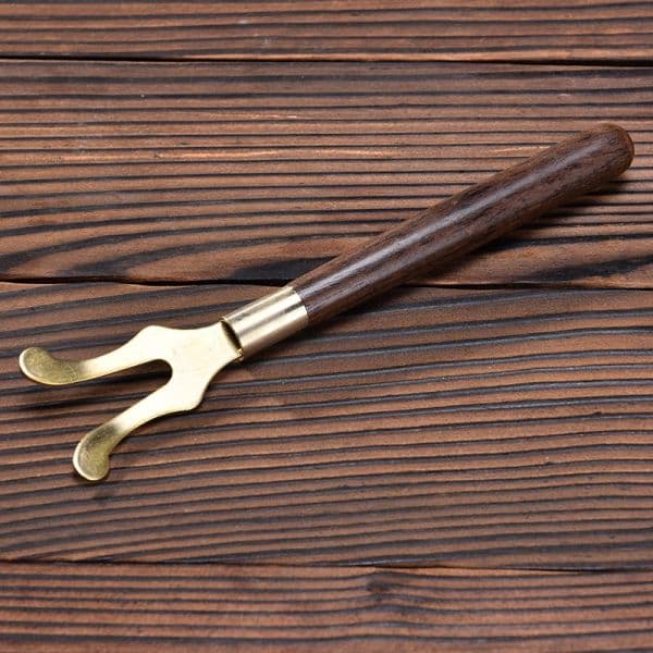 Lid fork with wooden handle — view 2