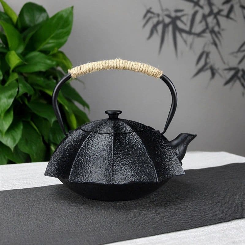 Japanese classic cast iron teapot, 600ml — view 2