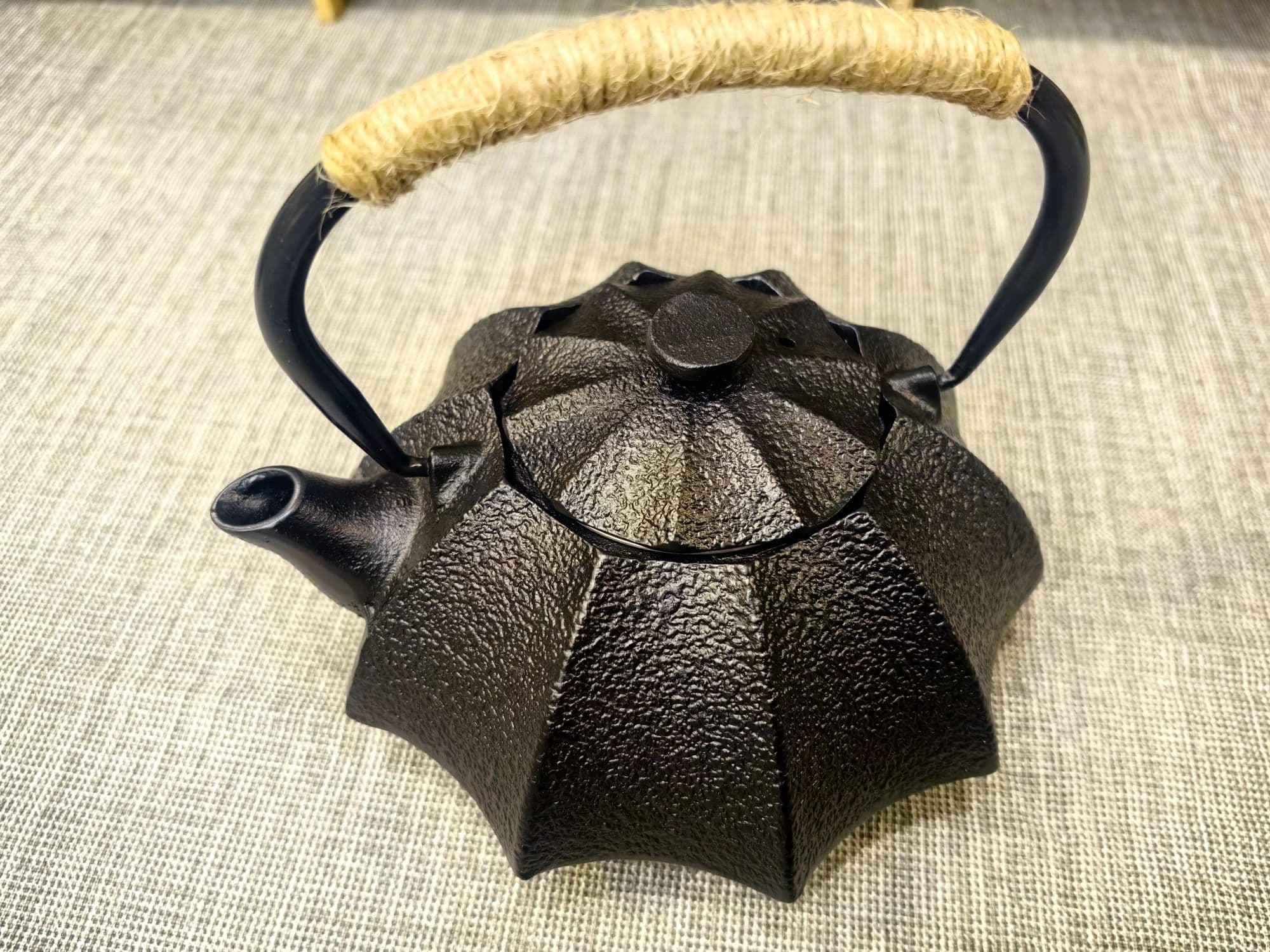 Japanese classic cast iron teapot, 600ml — view 6