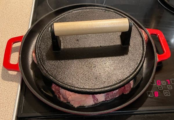 Red cast iron pizza pan — view 3